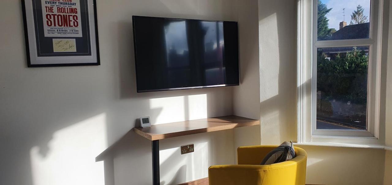 Studios At 74 Swindon Ngoại thất bức ảnh
