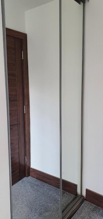 Studios At 74 Swindon Ngoại thất bức ảnh