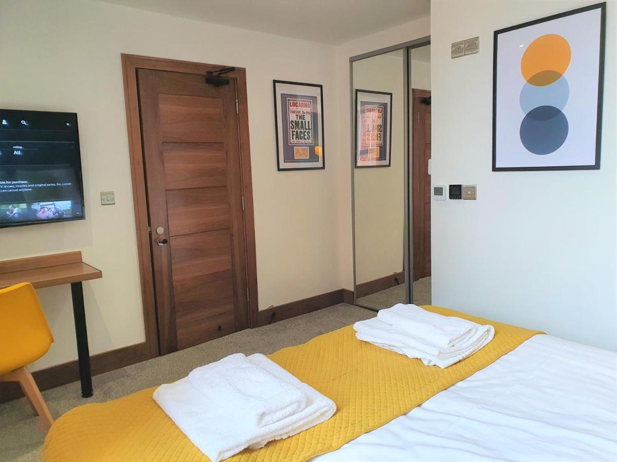Studios At 74 Swindon Ngoại thất bức ảnh